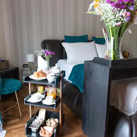 Bed & Breakfast Suite Room *